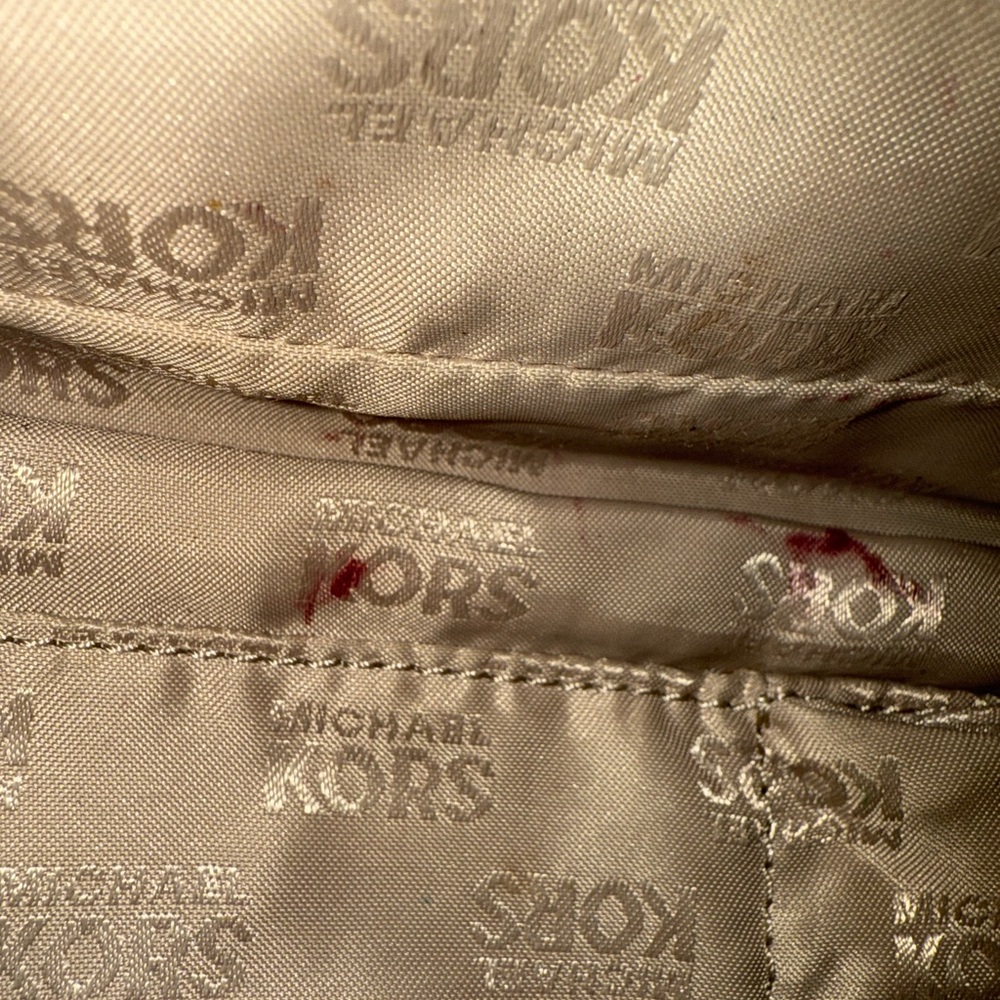 MICHAEL KORS Jet Set Signature Crossbody – Vanilla MK Logo (Reposh) - Picture 3 of 4